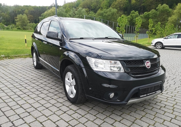 Fiat Freemont cena 48700 przebieg: 175781, rok produkcji 2015 z Działoszyce małe 277